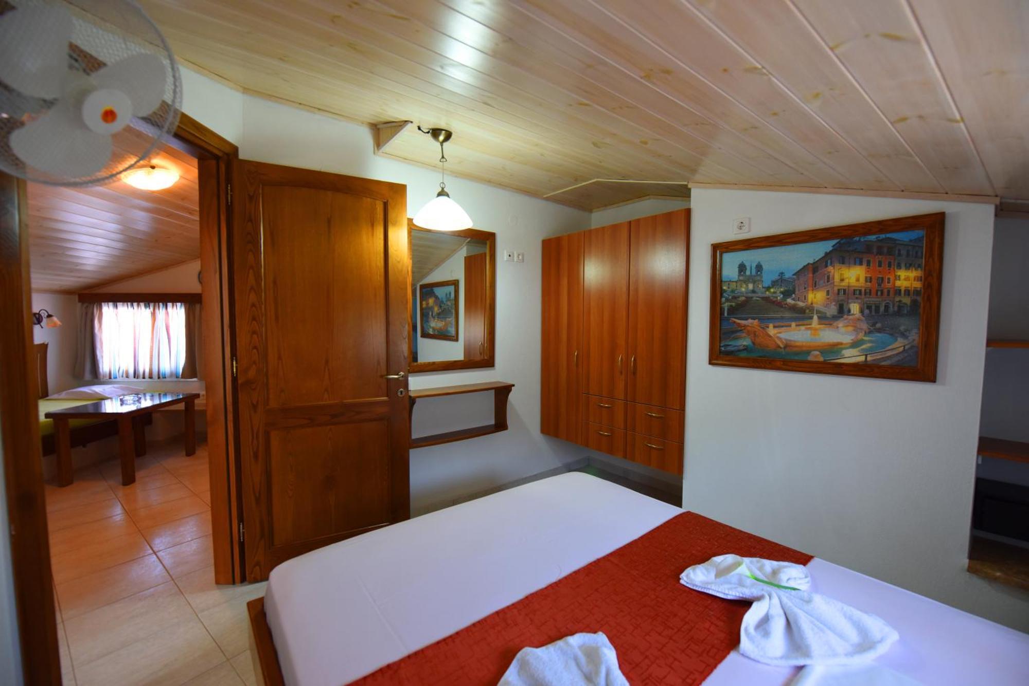 Haus Niko Apartments And Suites Nea Poteidaia Quarto foto