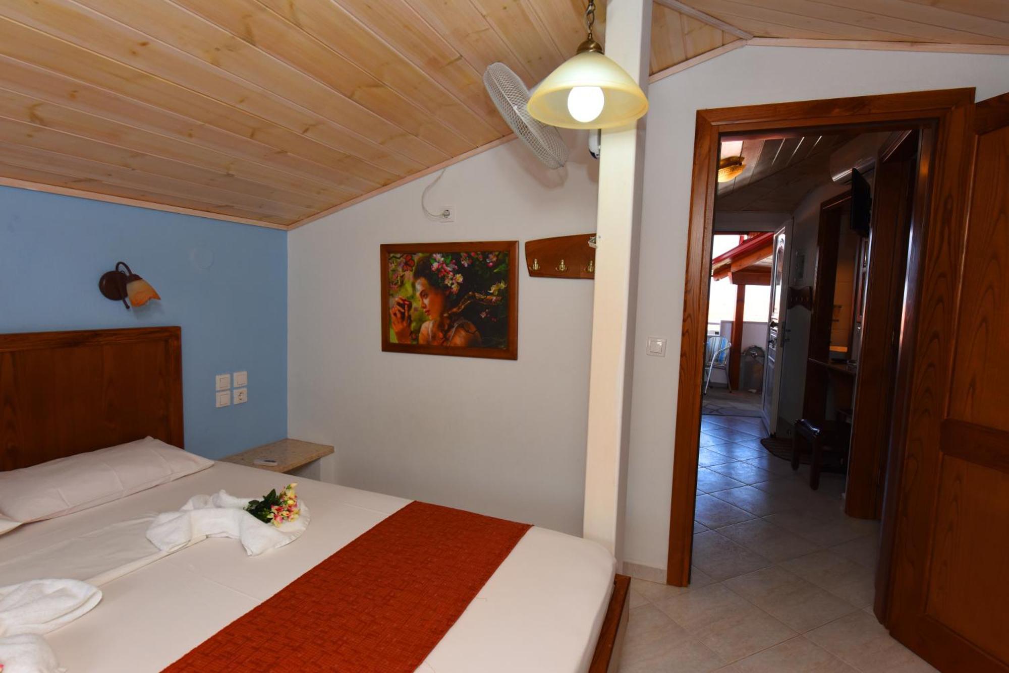 Haus Niko Apartments And Suites Nea Poteidaia Quarto foto