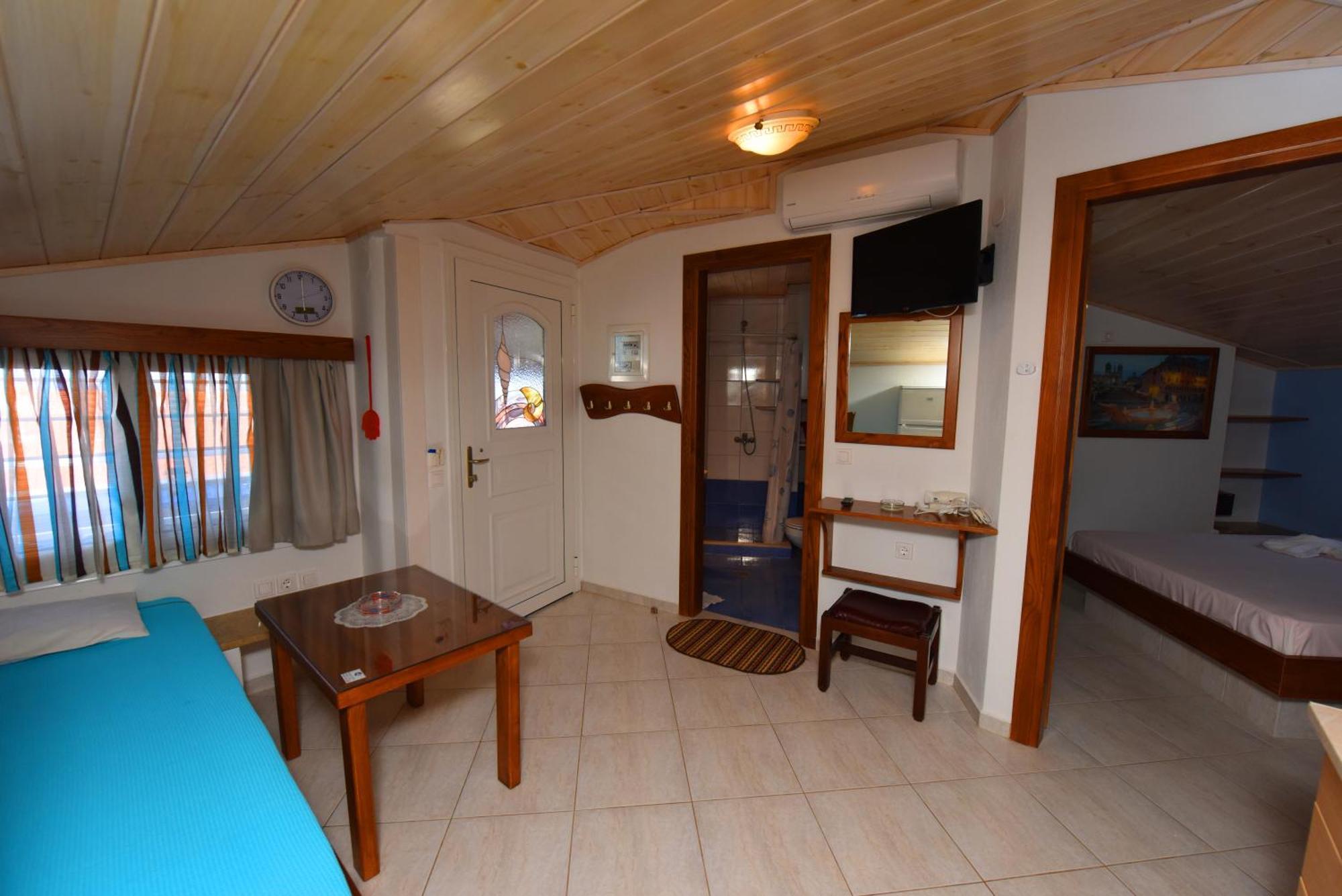 Haus Niko Apartments And Suites Nea Poteidaia Quarto foto