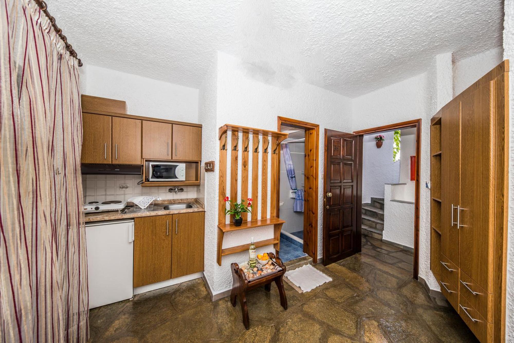 Haus Niko Apartments And Suites Nea Poteidaia Quarto foto